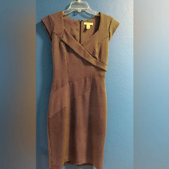 White House Black Market Quatrefoil Geo Slimming Sheath Dress Size 6 - Picture 8 of 14